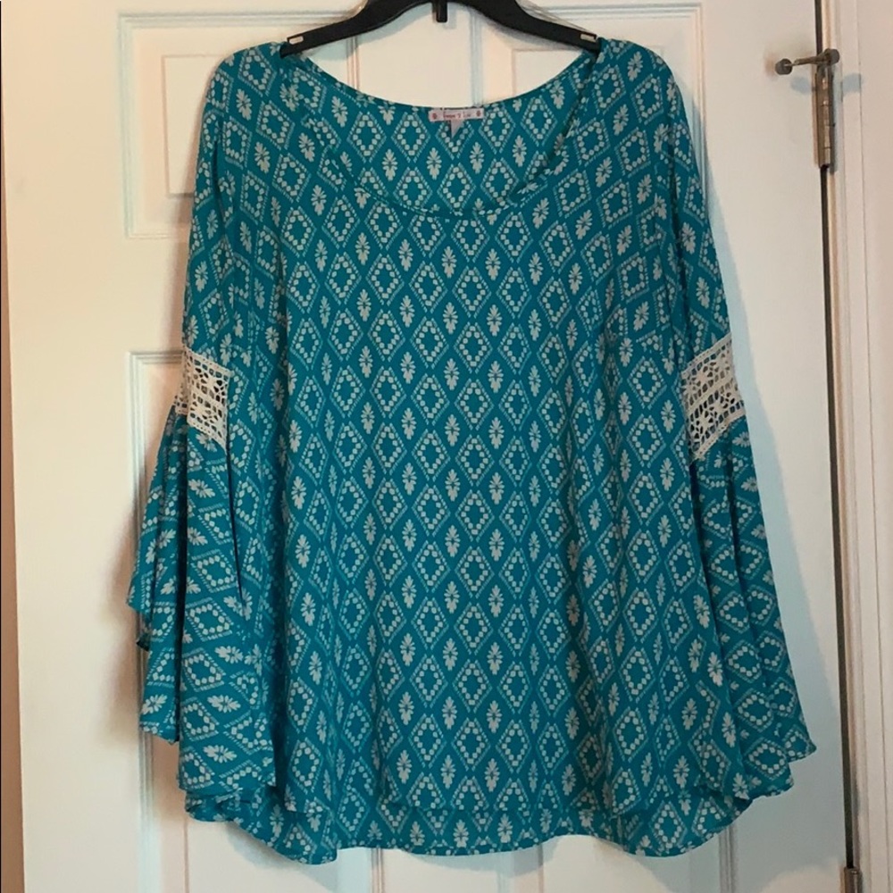 Bell sleeve blue print top